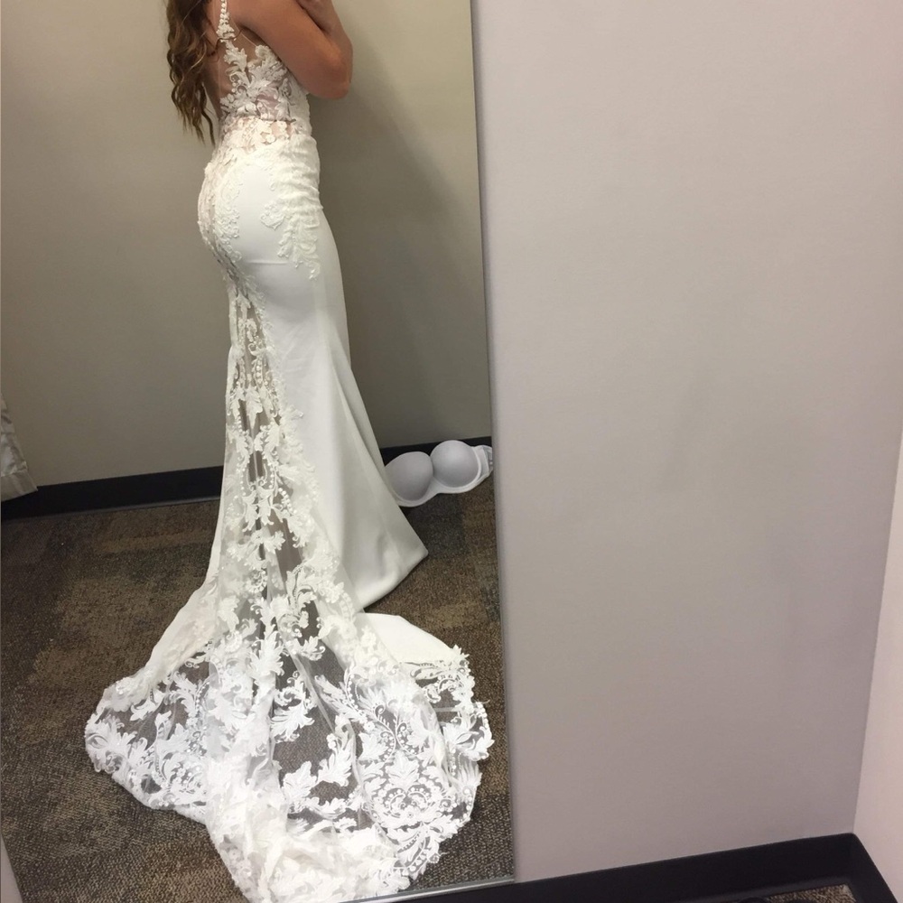 Elegant White Lace Wedding Dress